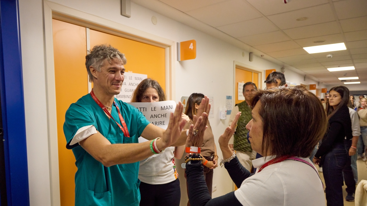Monza nel Guinness World Record: al Centro Maria Letizia Verga 131 coppie impegnate nella staffetta «batti le mani»
