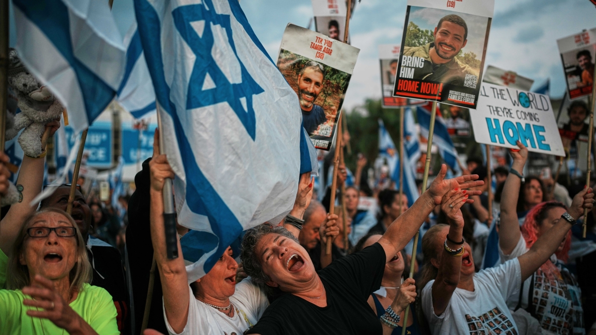 Il giorno della pace a Gaza: libertà, firme, promesse. Trump: «La guerra è finita» | Netanyahu: «Il tycoon grande amico» Il giorno della pace a Gaza: libertà, firme, promesse. Trump: «La guerra è finita» | Netanyahu: «Il tycoon grande amico»