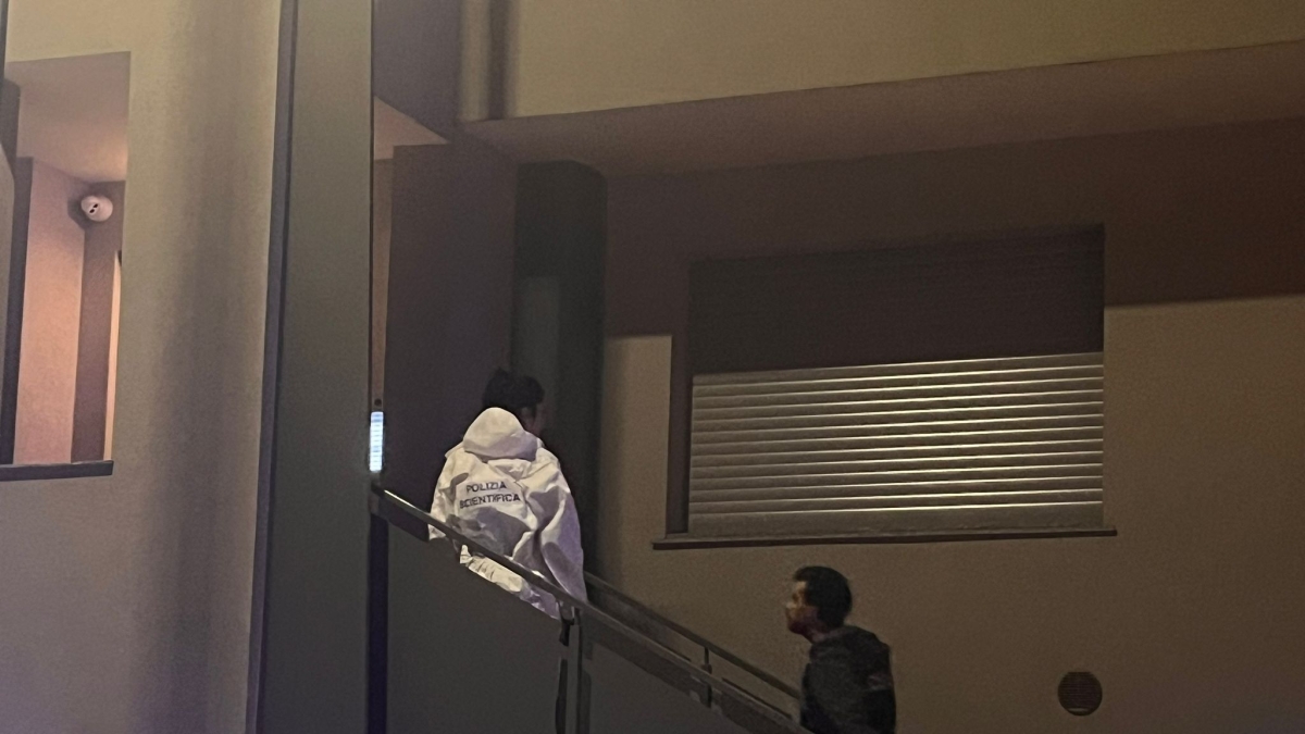 Milano, 29enne uccisa dal compagno sul terrazzino di casa: "Aveva deciso di lasciarlo". Le coltellate, le urla dei vicini: "L Milano, 29enne uccisa dal compagno sul terrazzino di casa: "Aveva deciso di lasciarlo". Le coltellate, le urla dei vicini: "L