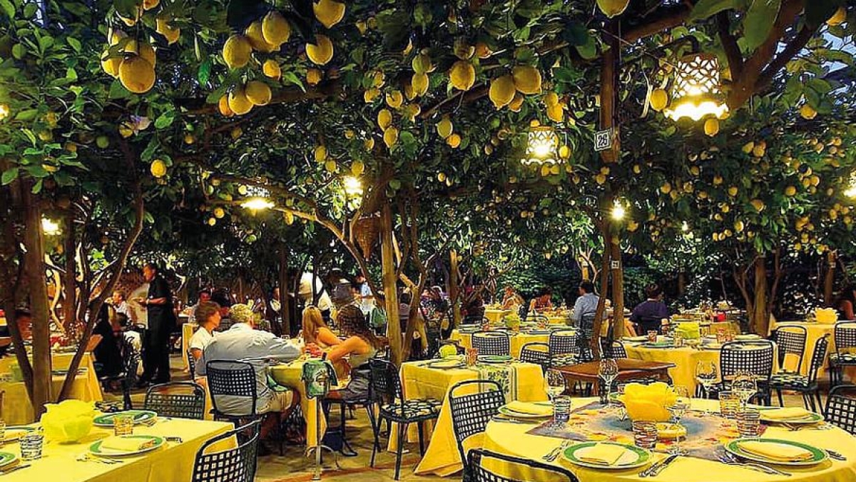 Ristorante Da Paolino a Capri, il Comune: abbatta alcune opere abusive