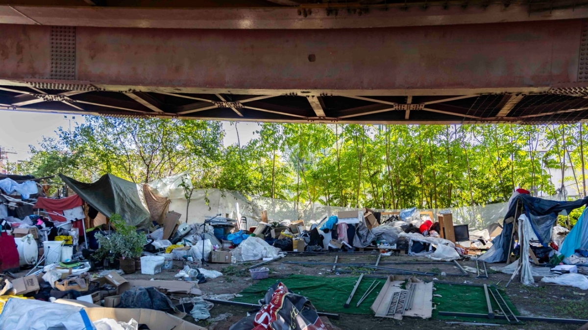 Firenze, accampamento con bombole sotto il ponte all’Indiano: «E se esplodono?»