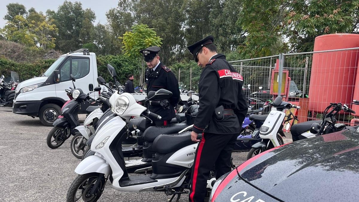 Bici elettriche modificate che corrono come scooter, verifiche e sequestri a Boscoreale