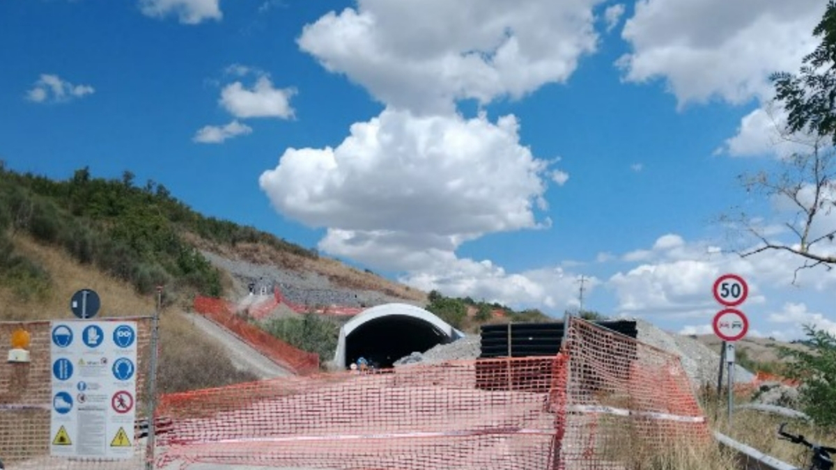 Galleria chiusa da due anni, in Val d’Orcia e Amiata le aziende chiedono indennizzi