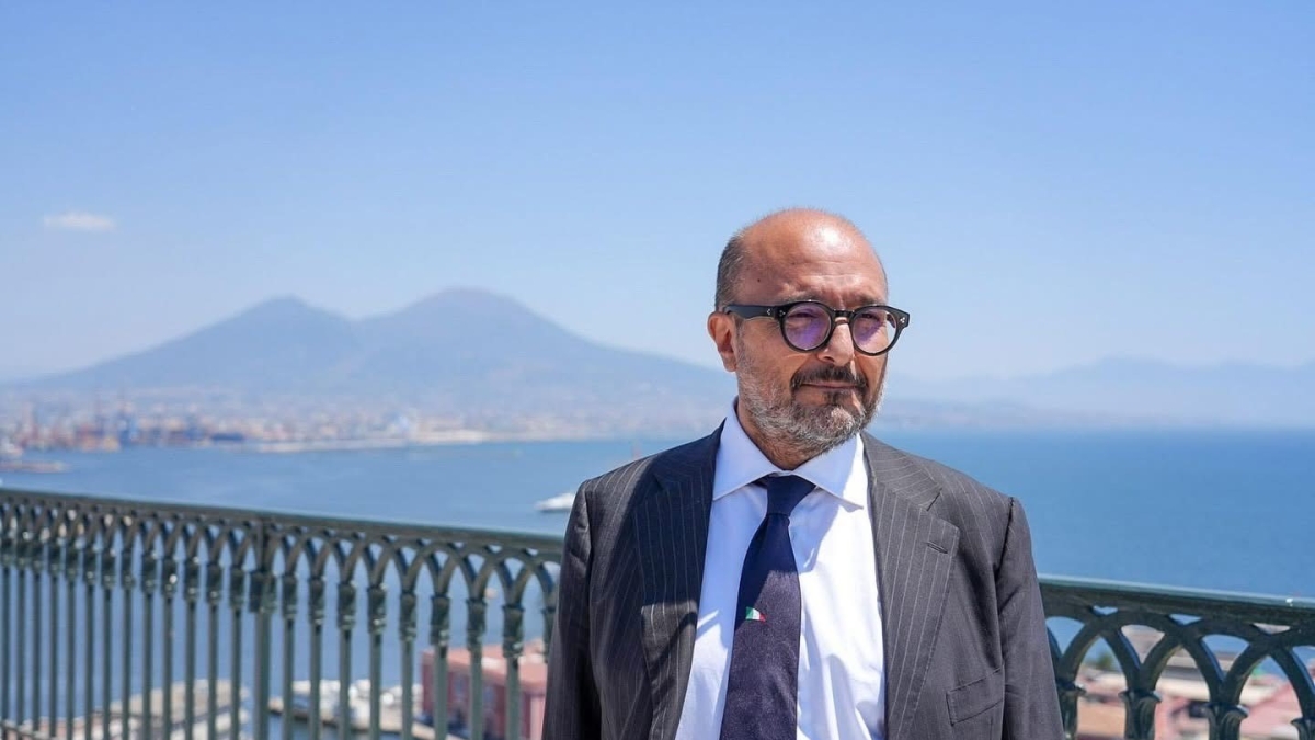 Sangiuliano e il "mistero" della candidatura alle Regionali in Campania: gli indizi social, la locandina di FdI per un incontro a Palma Campania e la cena sul Lungomare