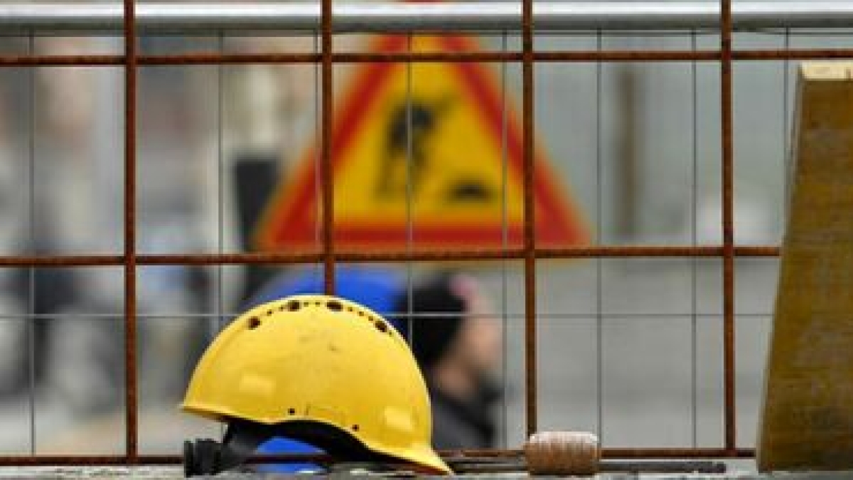 Mugnano, operaio di 63 anni precipita dal tetto di un capannone: muore in ospedale