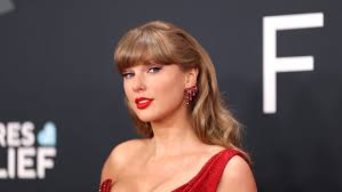 Taylor Swift dona centomila euro a una bimba malata di due anni, dopo averla vista su TikTok