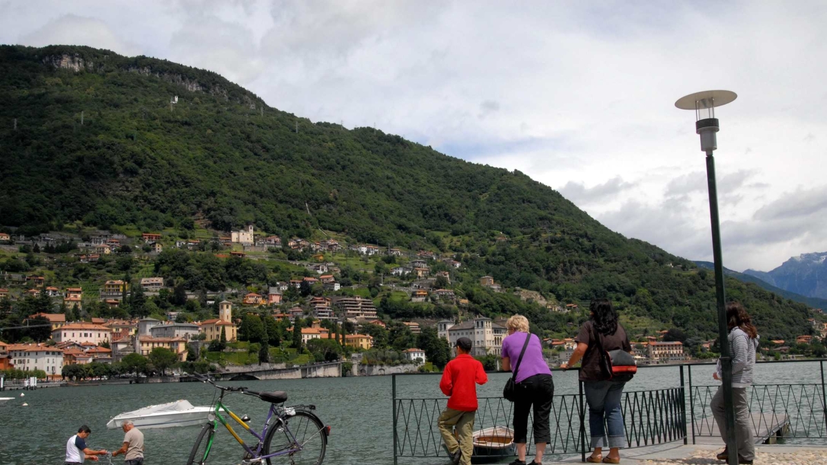 Lago di Como, un altro resort di lusso: ora (anche) il borgo di Gravedona ed Uniti teme l’invasione della costa