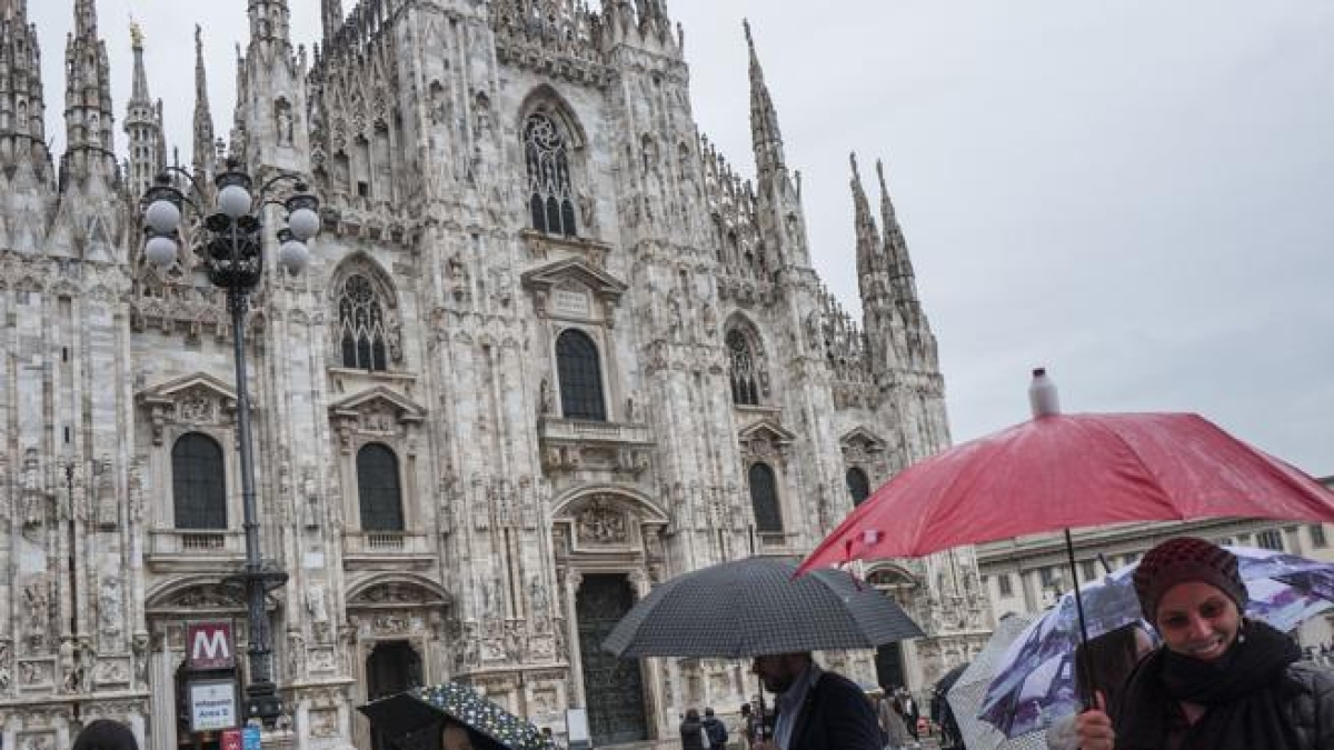 Previsioni meteo giovedì 23 ottobre, a Milano e in Lombardia piogge forti, migliora venerdì