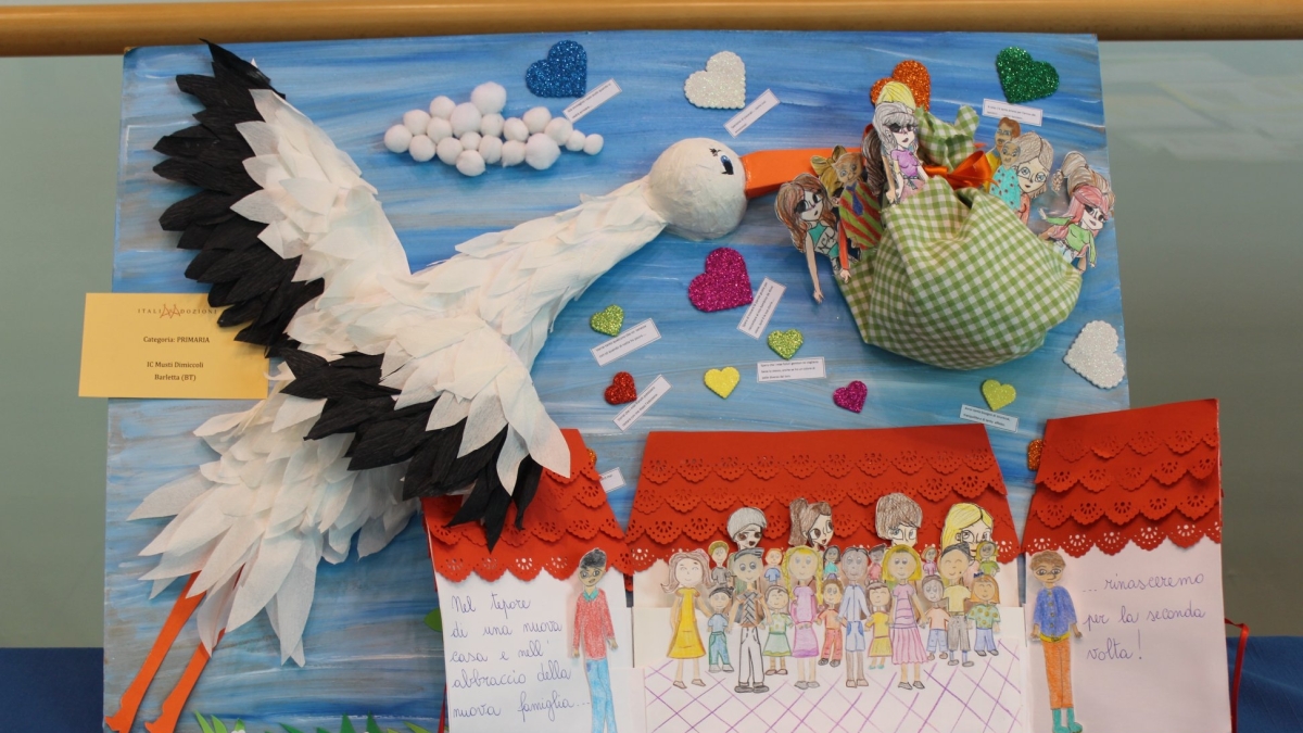 L'adozione vista dai bambini: a Firenze in mostra i disegni degli studenti italiani