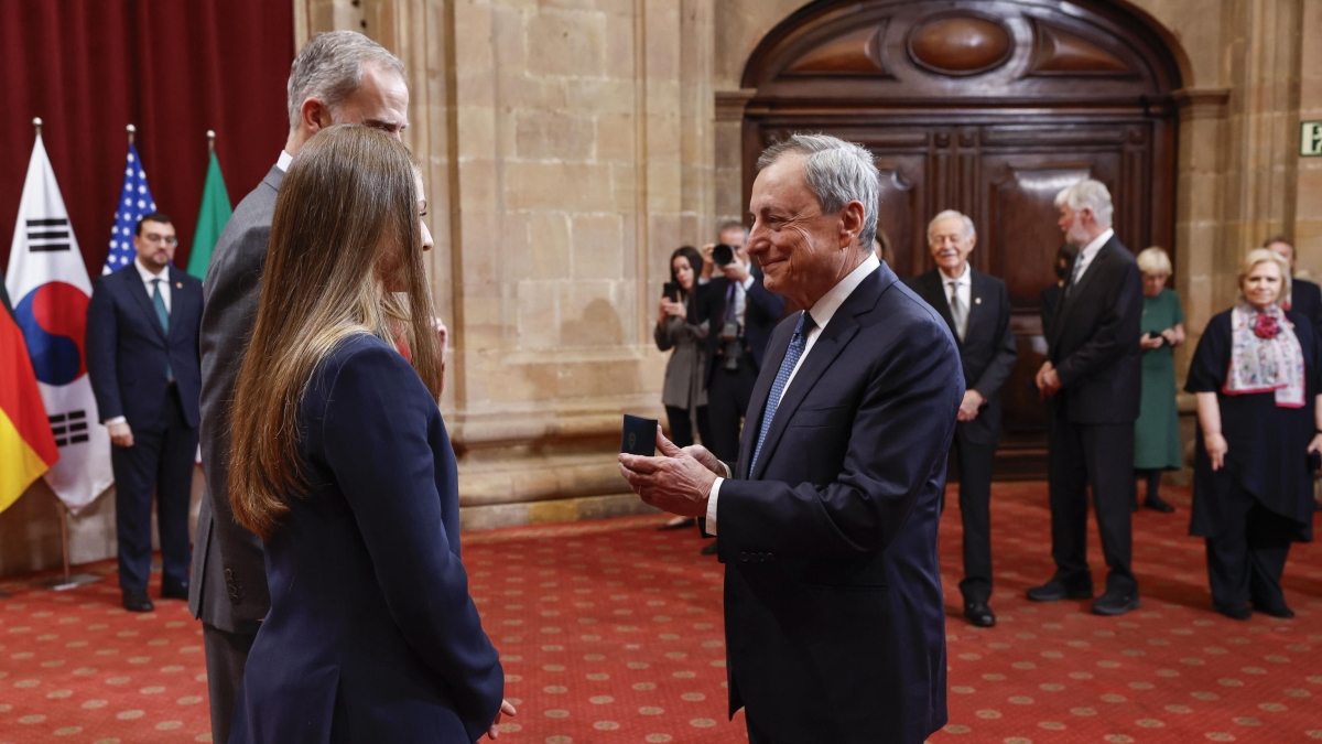 Draghi: «Tutti i nostri principi sotto attacco, quanto deve aggravarsi la crisi perché i leader uniscano le forze e agiscano?» Draghi: «Tutti i nostri principi sotto attacco, quanto deve aggravarsi la crisi perché i leader uniscano le forze e agiscano?»