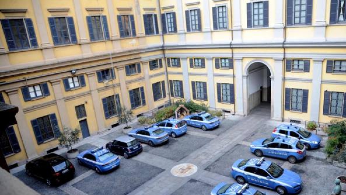 Milano, verbali falsi e inseguimenti inventati: indagati sette poliziotti. I loro arresti «da film» per fare carriera