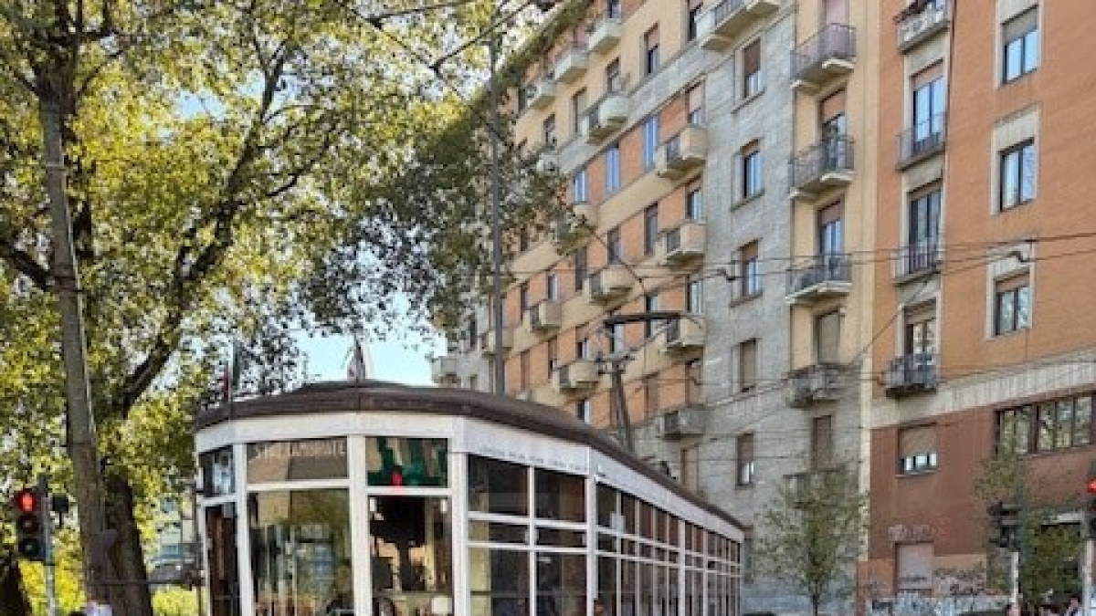 La fantasia corre sul tram nel ricordo di Carla Fracci