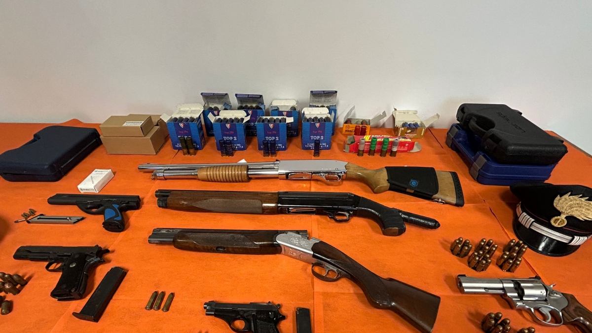 Quarrata, trovato arsenale in un capannone: nei guai un 53enne
