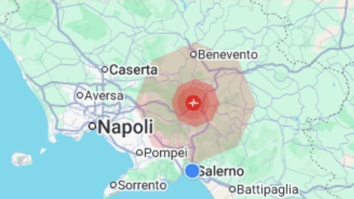 Terremoto in Irpinia di magnitudo 4, gente  in strada. Avvertito in tutta la Campania Terremoto in Irpinia di magnitudo 4, gente  in strada. Avvertito in tutta la Campania