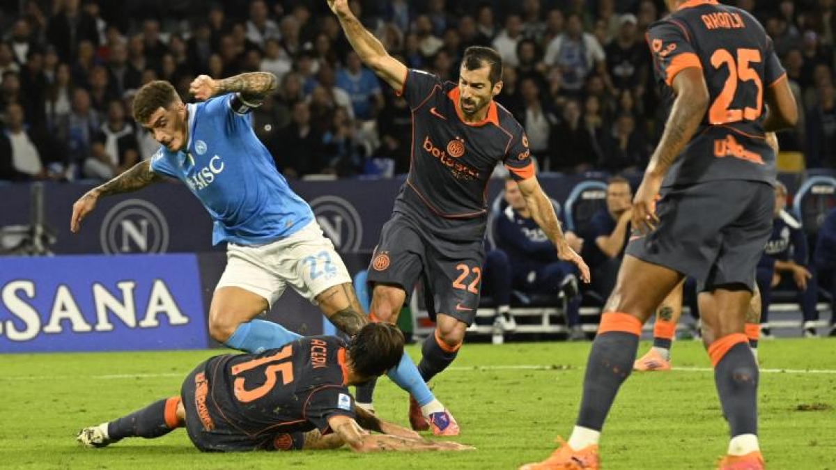 Napoli Inter, il rigore è un errore. L Napoli Inter, il rigore è un errore. L