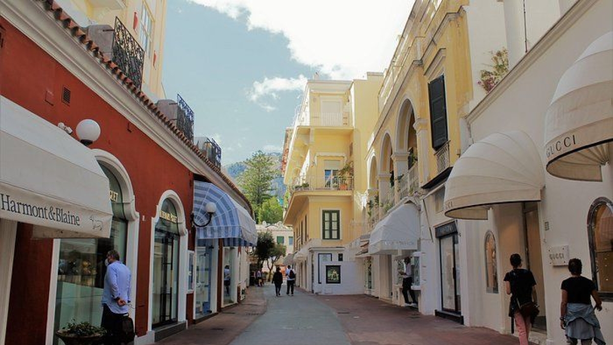 Rubano borse da 30 mila euro a Capri, arrestati tre russi