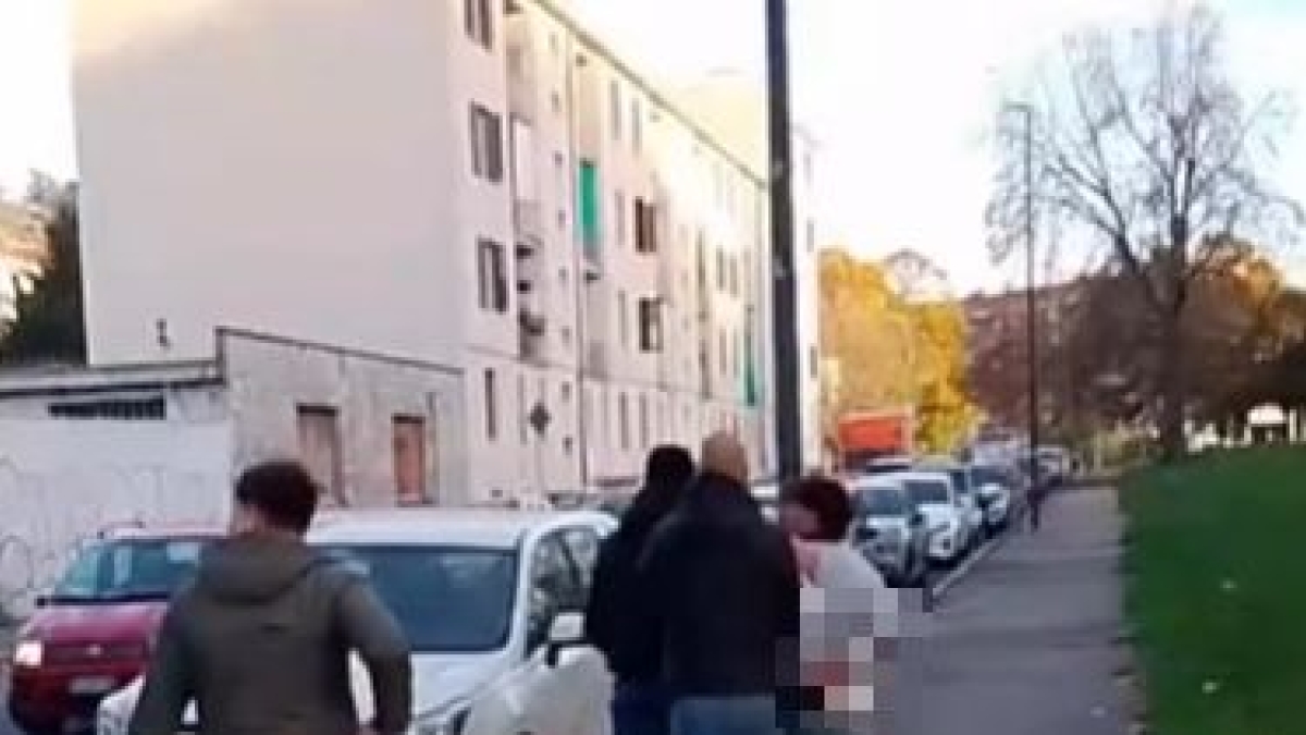 Torino, tensioni al liceo Einstein per un volantinaggio dell Torino, tensioni al liceo Einstein per un volantinaggio dell