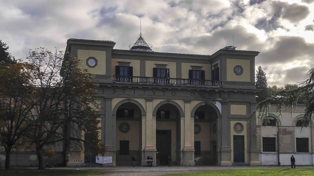 Firenze, vandali al liceo artistico di Porta Romana: «Fatti danni ingenti, versato anche veleno per topi nelle aule»