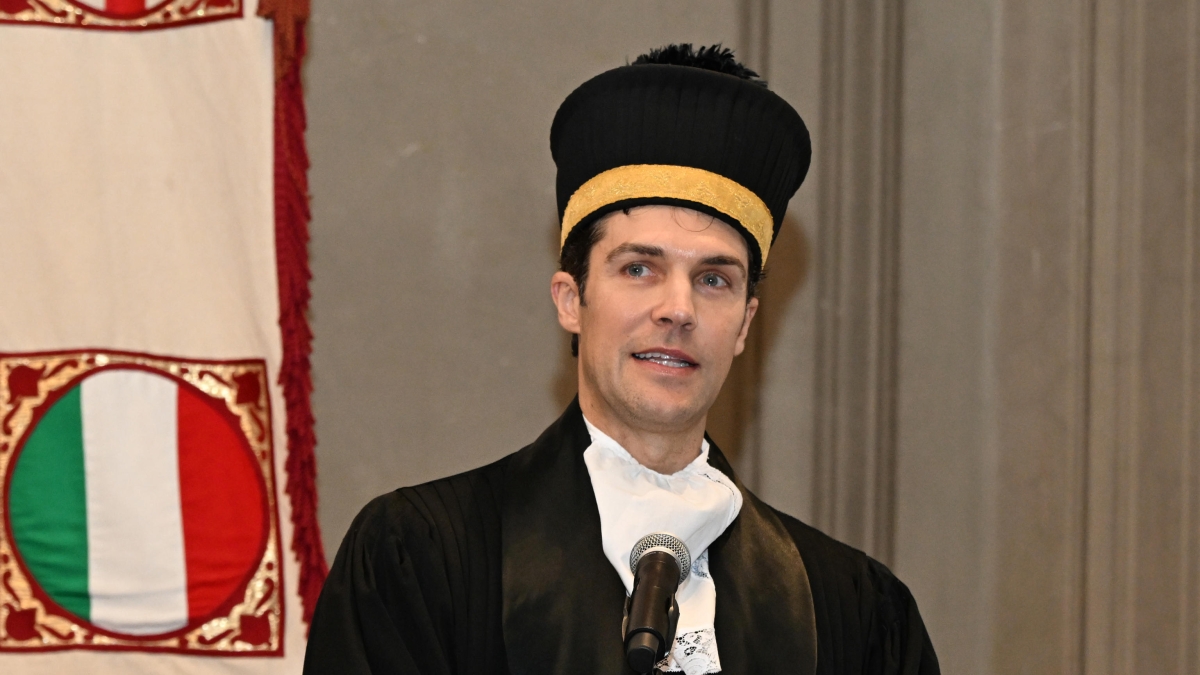 Roberto Bolle riceve la laurea magistrale a Firenze: «Grande emozione, la danza nelle scuole: dà valori formativi»
