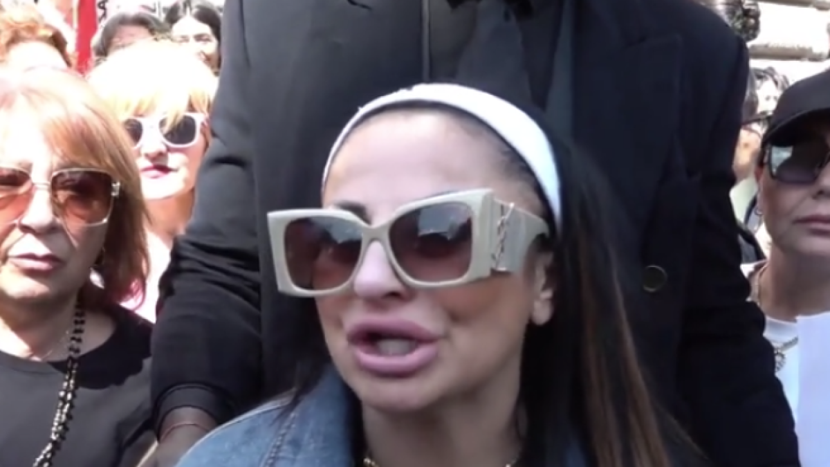 Da Roccaraso a Belve, chi è Rita De Crescenzo: il figlio affidato ai servizi sociali, il video virale su TikTok e la politica. «Guadagno 12.000 euro al mese»