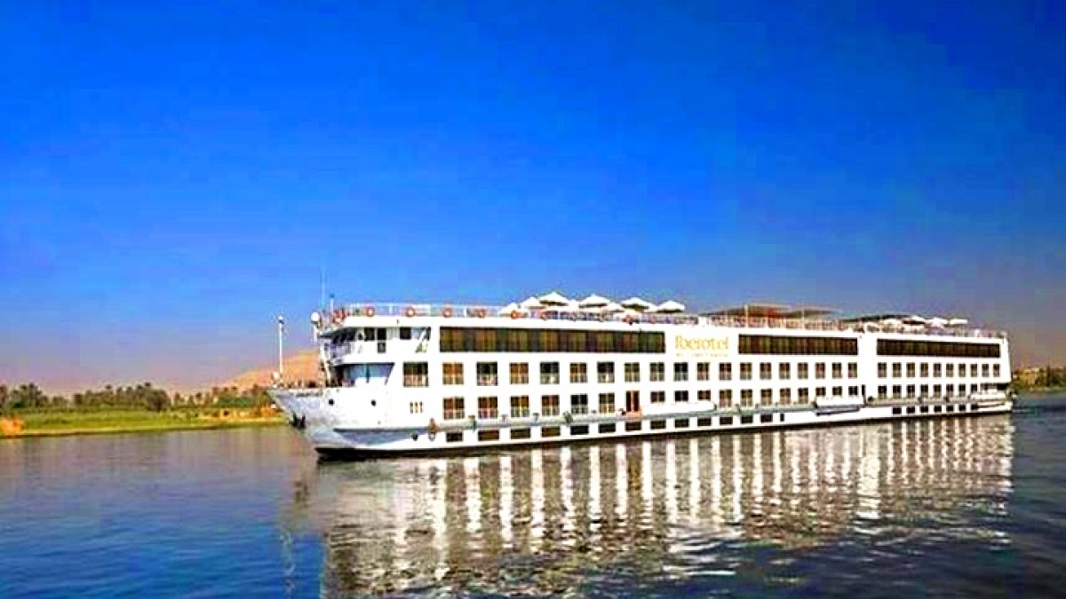 Egitto, a fuoco nave sul Nilo, 60 italiani a bordo: sono in buone condizioni