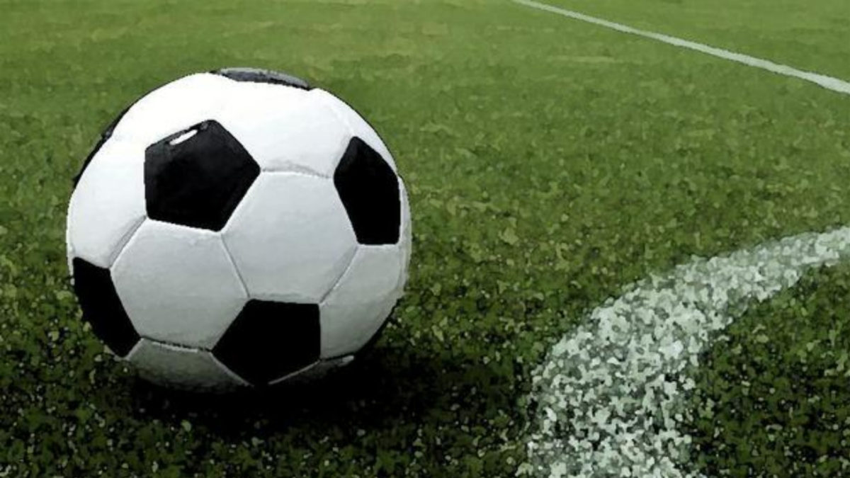 Arbitro di 15 anni picchiato da un dirigente: ancora violenza nel calcio giovanile in Toscana