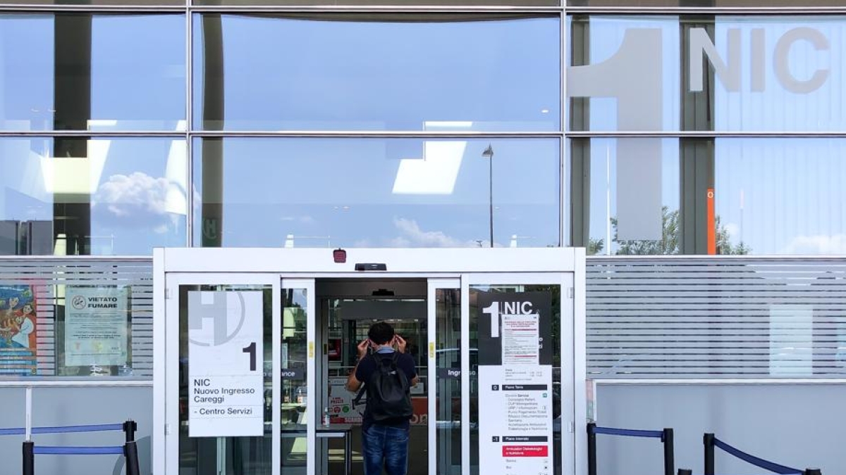 Tra i padiglioni di Careggi dopo il caso delle liste d'attesa gonfiate: medici oberati di lavoro o fannulloni? Le domande e le ipotesi in ospedale