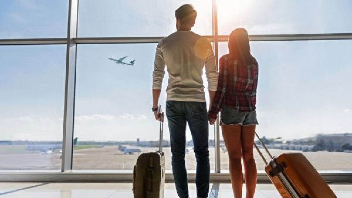 Milano, falso agente di viaggi truffa coppia in viaggio di nozze: è la sua ottava condanna, deve scontare 10 anni ed è ancora libero