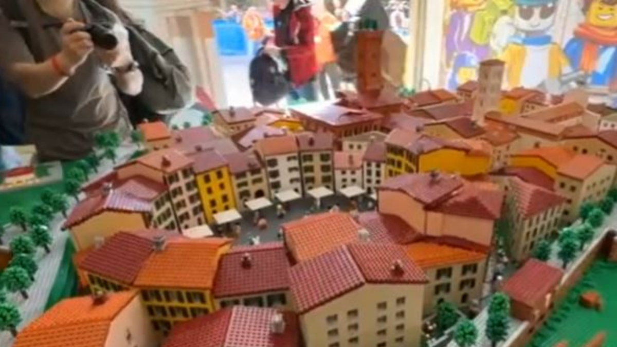 Lucca ricreata con 78mila mattoncini di Lego: il diorama donato alla città