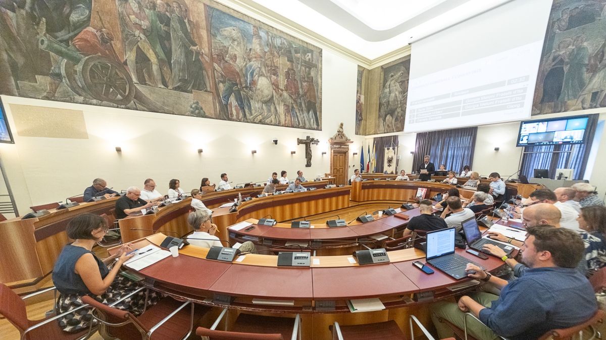 Comune di Trento, in aula sfida sull’Imis. Il centrodestra: «Scontenta tutti». La votazione slitta ancora
