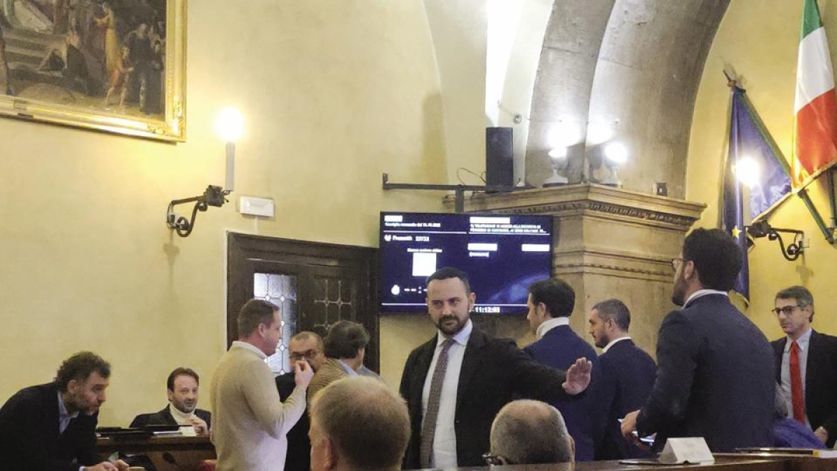 Salario minimo comunale da 9 euro all’ora, sì in Loggia: «Contrasta il lavoro povero, garantisce dignità ai lavoratori»