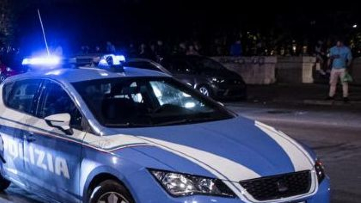 Napoli, poliziotto muore in un incidente durante un inseguimento. Grave il collega