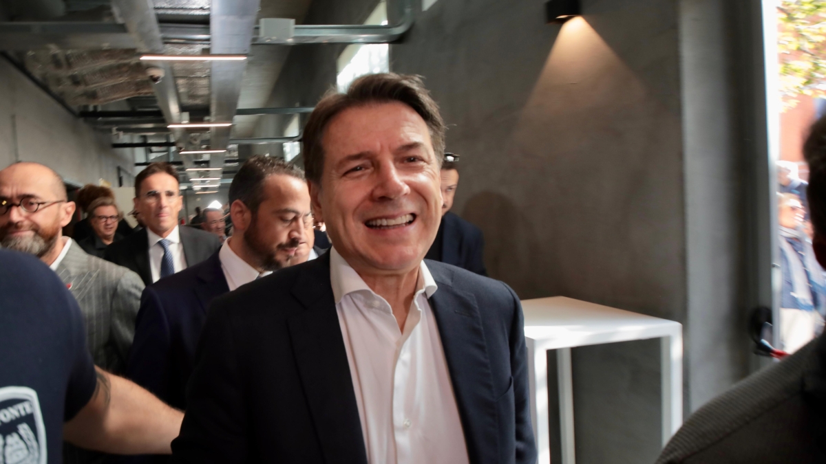 Regionali in Puglia, Conte a Bari per sostenere Decaro: «Con il nostro impegno garantiamo legalità e trasparenza»