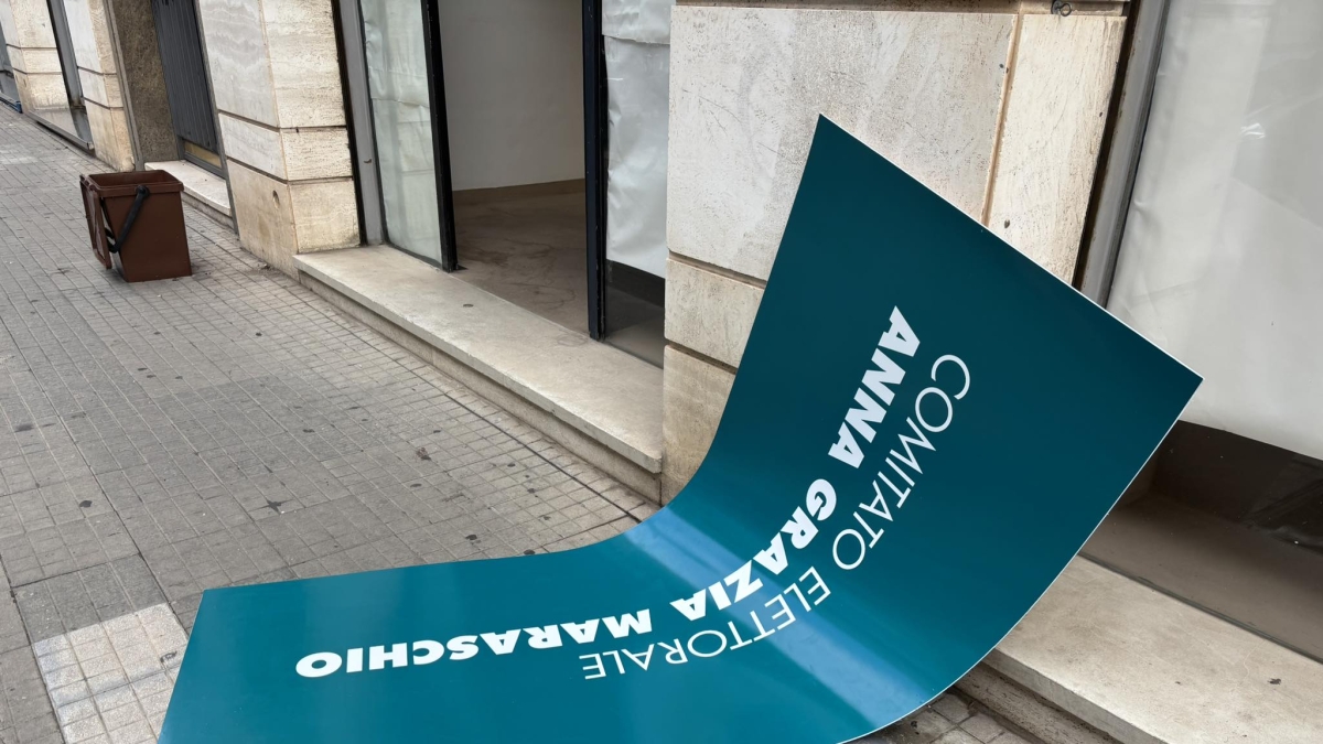 Regionali, divelta a Lecce l'insegna del comitato elettorale della candidata Maraschio (Avs). «Brutto segnale, ma vado avanti»