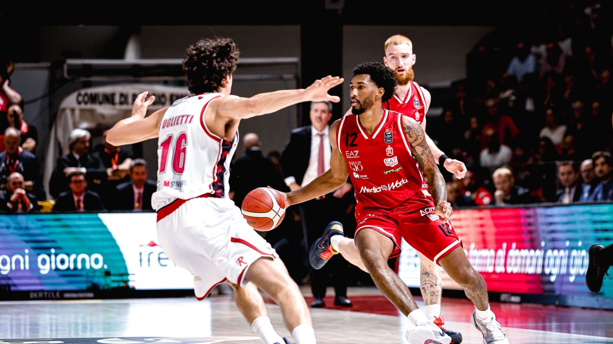 Basket, l'Olimpia Milano torna in testa e ritrova Nebo e LeDay. E Moraschini trascina Cantù