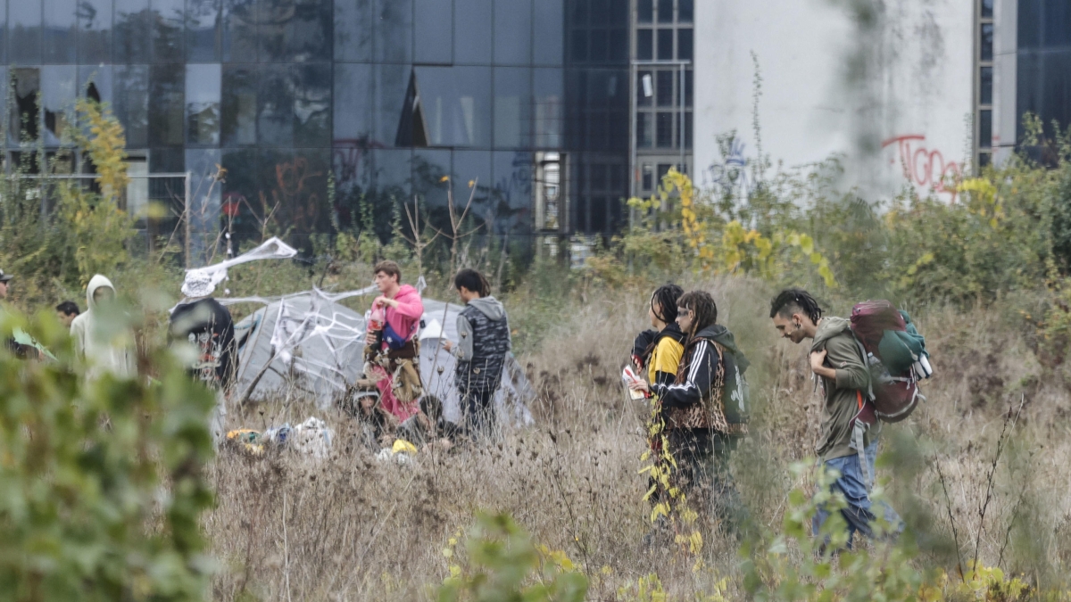 Scontri con la polizia al rave di Modena: nell