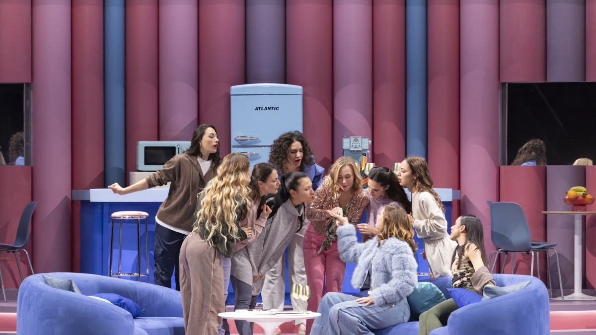 Milano, alla Scala «Così fan tutte» diventa un reality: «Puntando sul cuore si perde sempre»