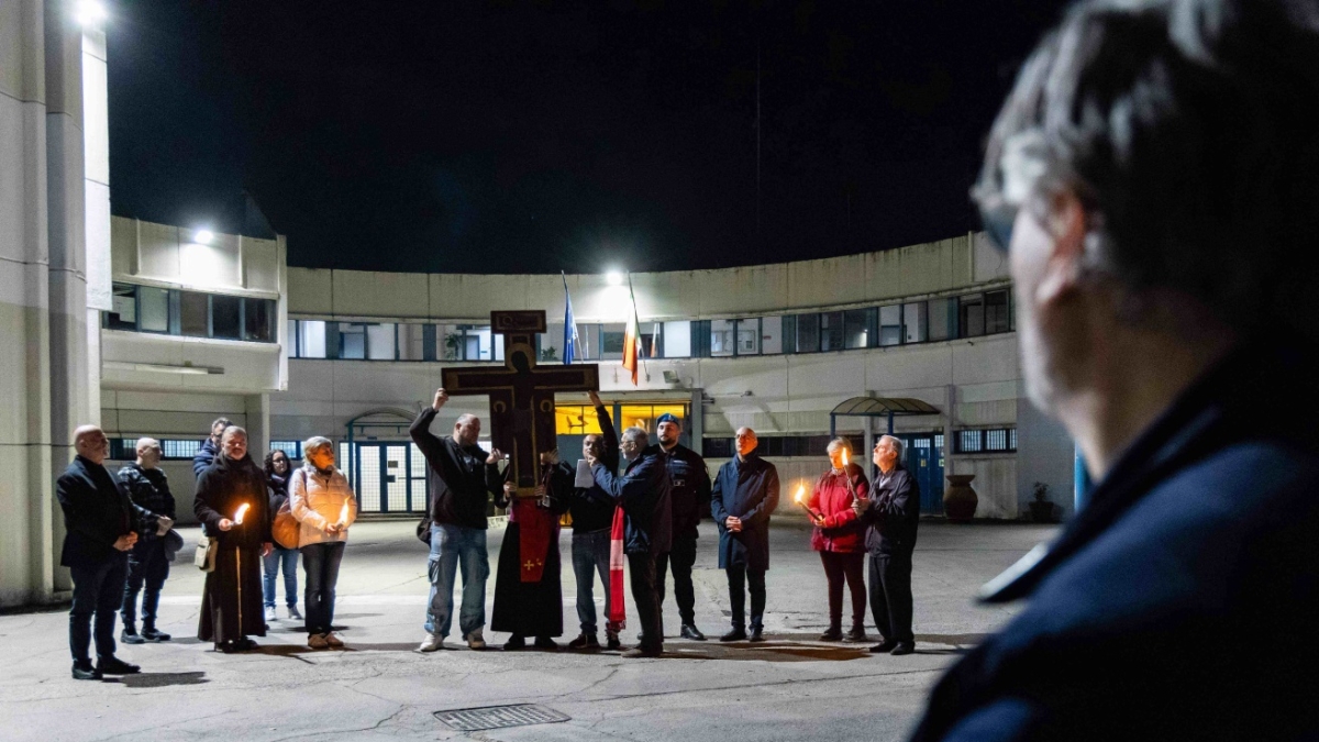 Firenze, piove e il carcere di Sollicciano fa acqua da tutte le parti: «Allagate celle e corridoi, detenuti scalzi»