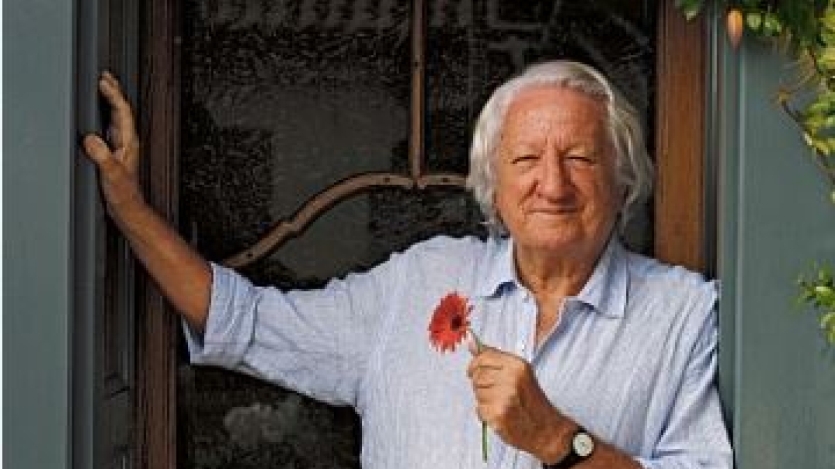 È morto Giorgio Forattini, il vignettista della «Prima Repubblica». Ribelle e feroce tirava i politici giù dal piedistallo | I suoi disegni