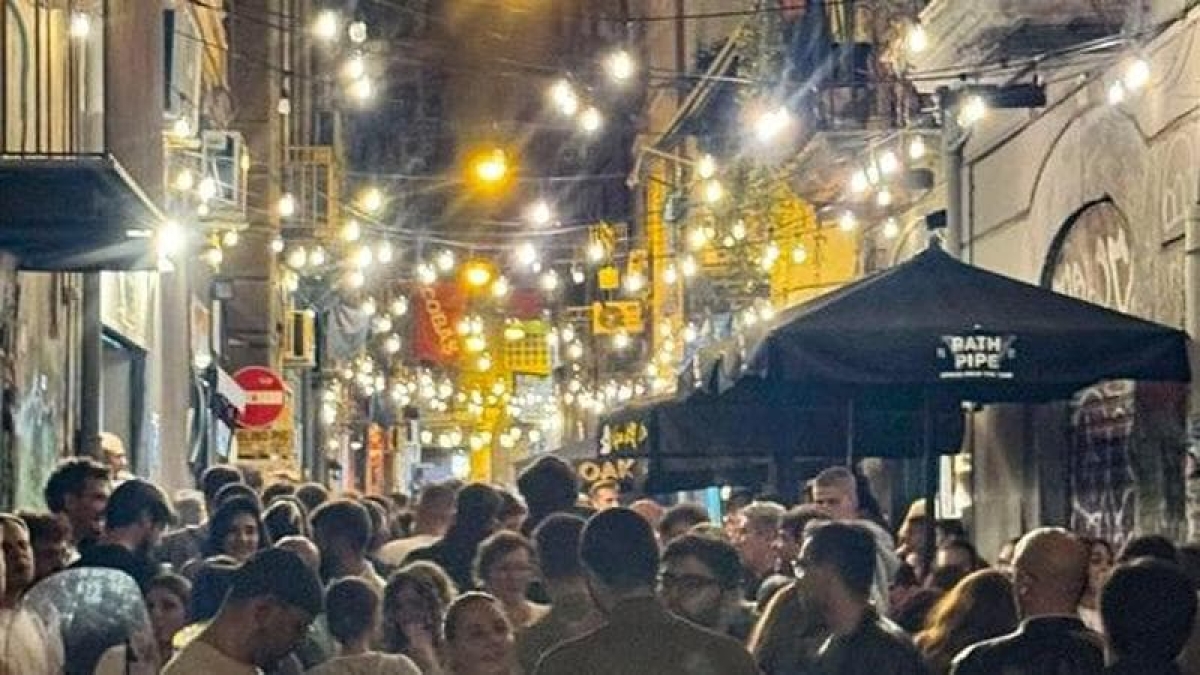 Confesercenti Napoli: «Lo stop alla movida provvedimento sbagliato»