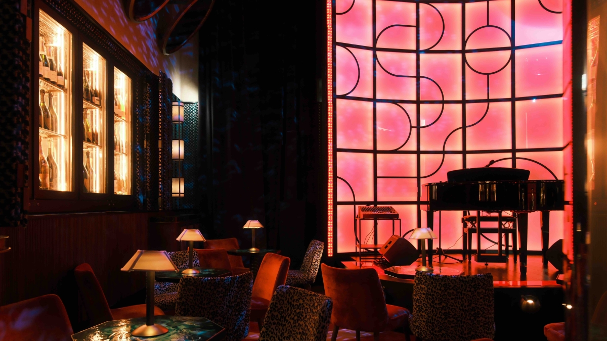 A Milano «Rumore» compie due anni: tra musica live e cocktail festeggia anche con Roy Paci (e punta su Cortina)