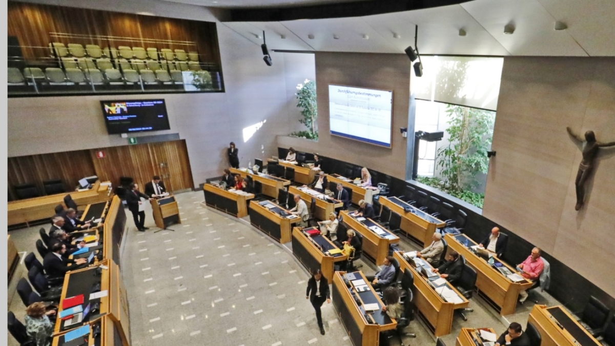 Bolzano, nel bilancio spunta un emendamento che sospende le multe per chi non fa il test del Dna al proprio cane