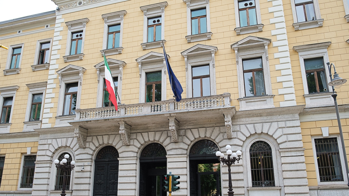 Ozini mashinaga topshirdi