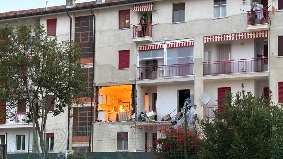 Esplosione in una palazzina a Rivarolo Canavese (Torino): due feriti, uno è grave