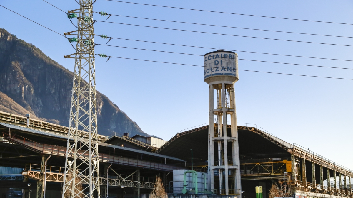 Acciaierie Valbruna, il bando torna in giunta: scontro sui canoni di concessione. Il Pd: «Ritirare il bando è possibile»