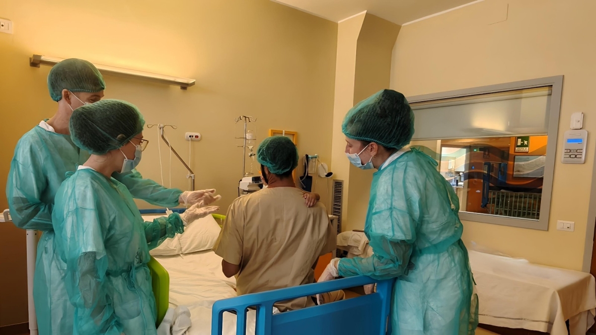 Firenze, a 12 anni ustionata sul corpo: all'ospedale Meyer la curano grazie all'ananas