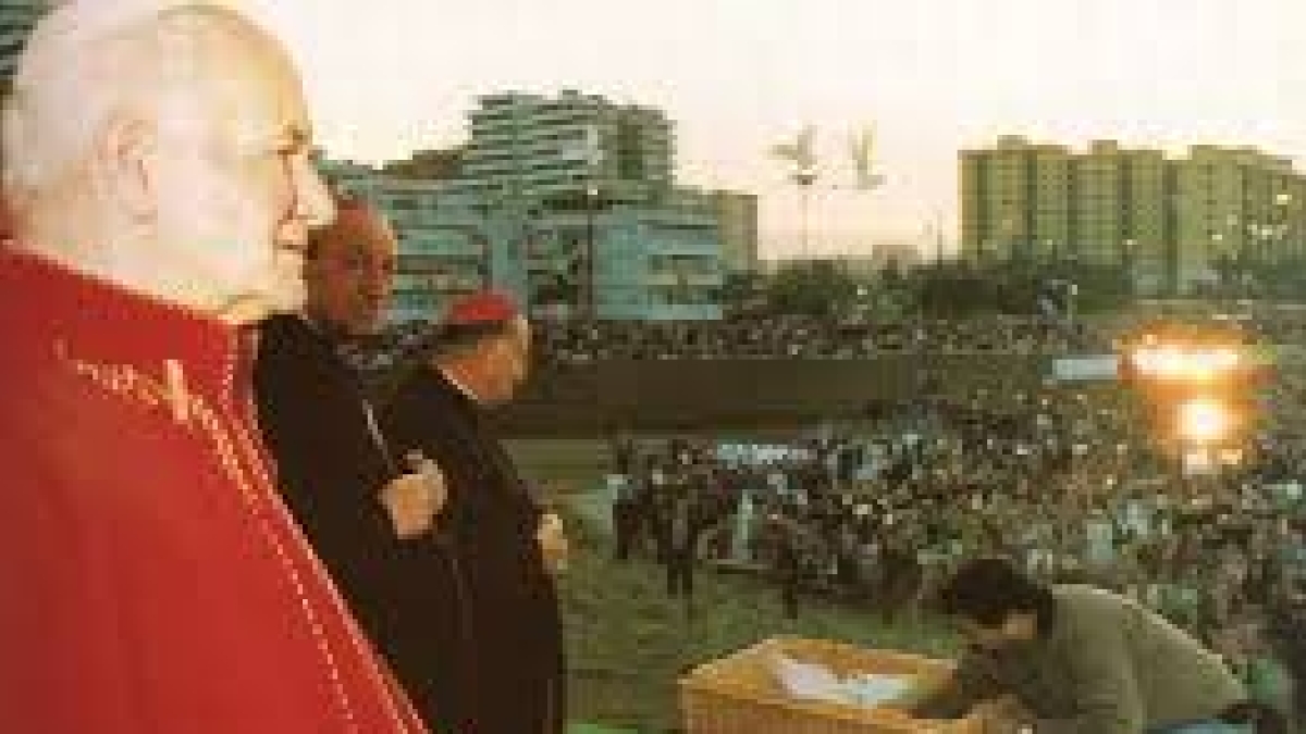 Papa Wojtyła e la visita a Scampia 35 anni fa: «Non arrendetevi al male»