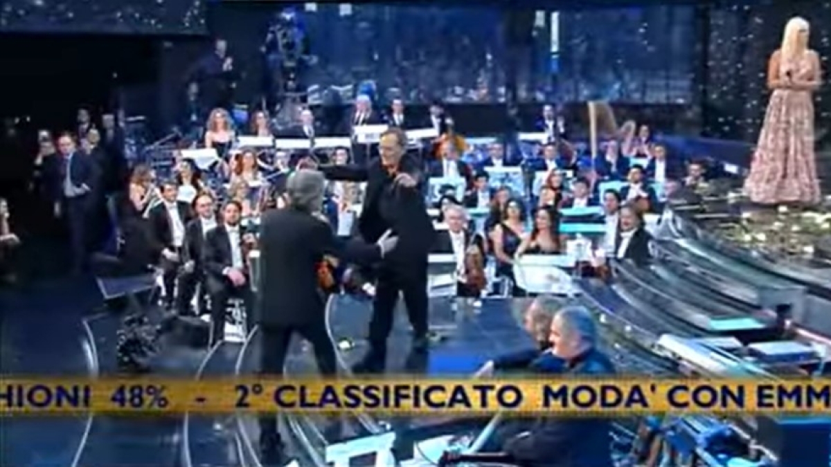 Vecchioni commosso per Vessicchio: «Vincemmo e mi abbracciò così forte che mi incrinò una costola: ora è sparita la musica»