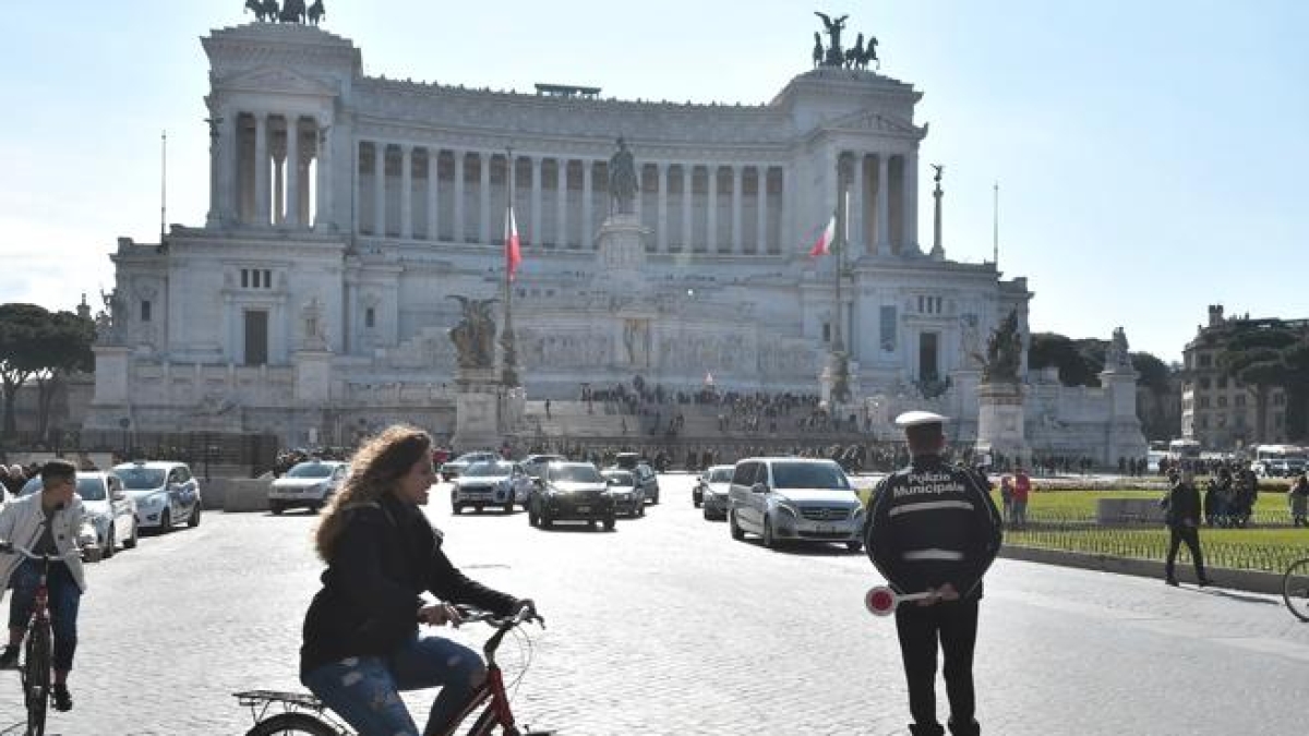 Prima domenica ecologica dell'anno il 18 gennaio: stop per i veicoli benzina e diesel nella Ztl «Fascia verde»