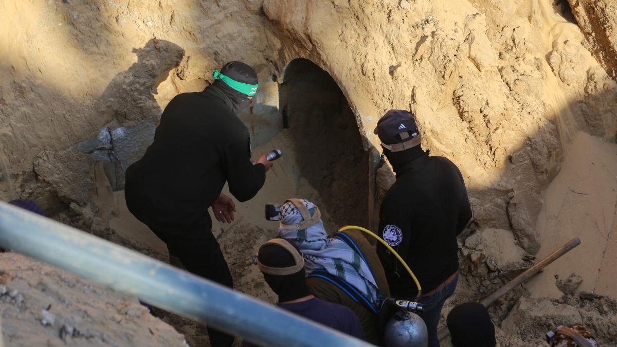 ancora nascosti nei tunnelsotto la striscia160150 miliziani di hamas si tratta per fare partire la fase 2 della tregua